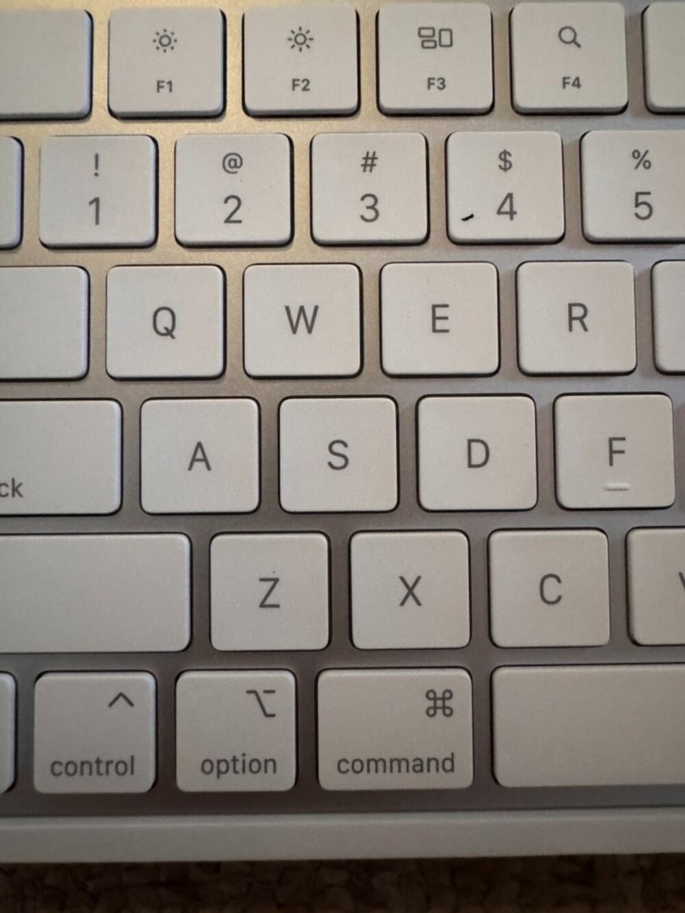 Apple Keyboard - Picture 2 of 3